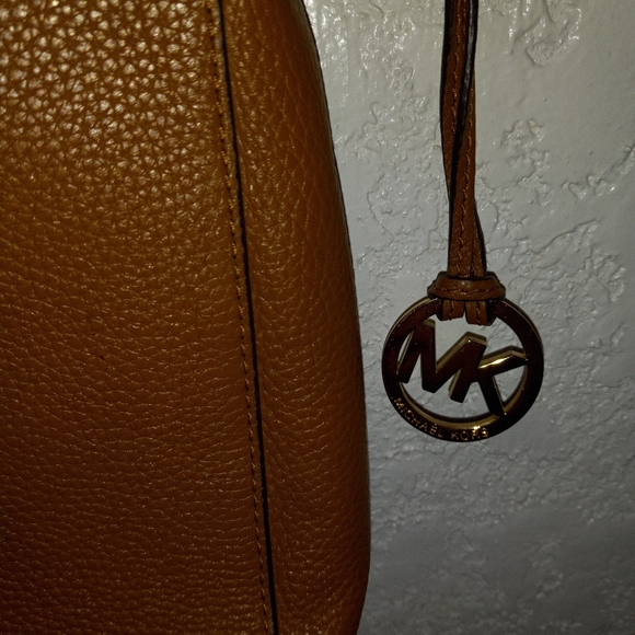 Michael kors purse - Picture 3 of 8